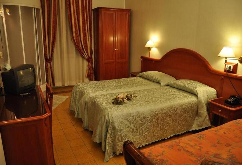 اتاق استاندارد با سرویس بهداشتی مشترک, Albergo Sandra