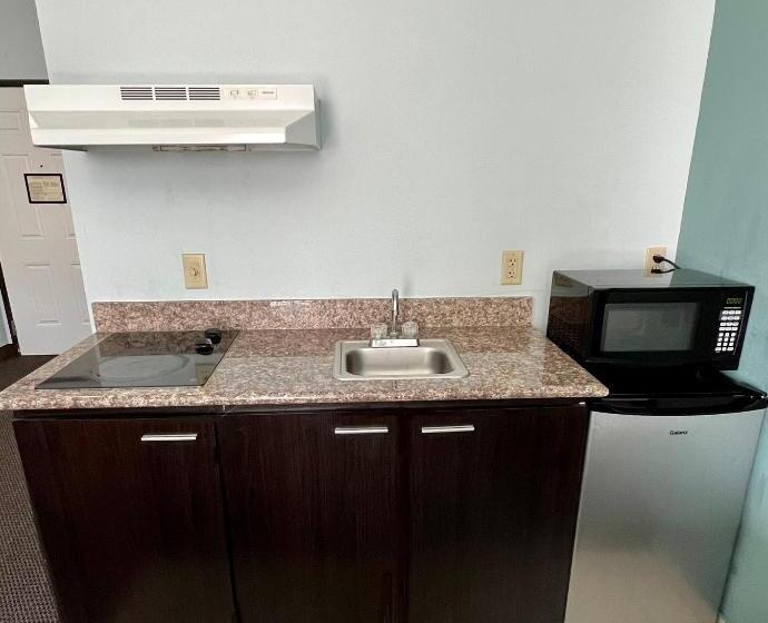 디럭스 룸, Americas Best Value Inn Sulphur
