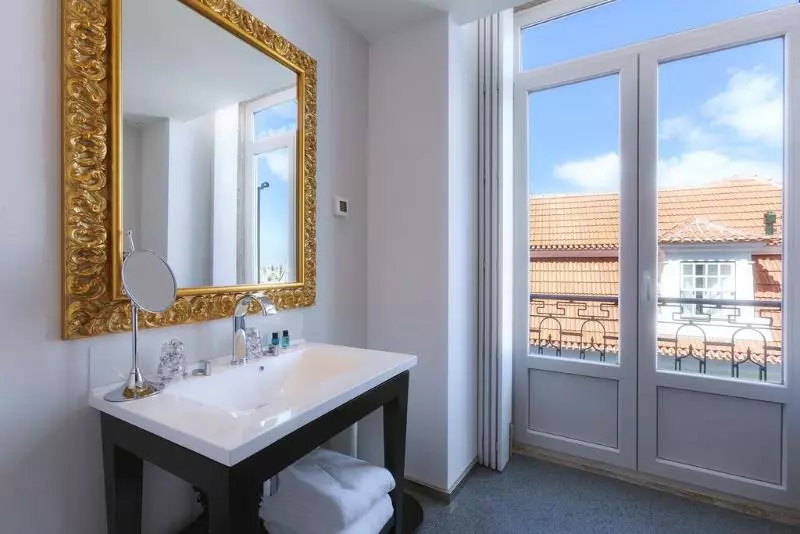 اتاق لوکس, Lisboa Carmo