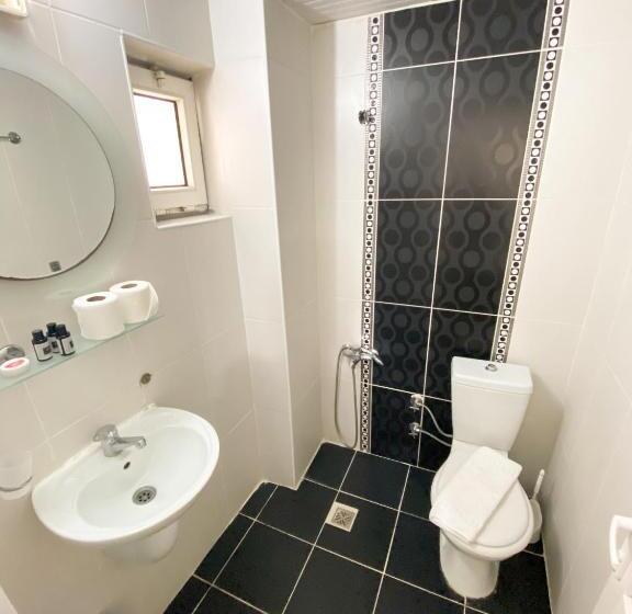 اتاق خانوادگی, Nergiz Boutique