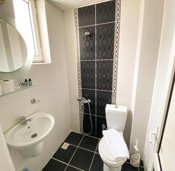 اتاق خانوادگی, Nergiz Boutique