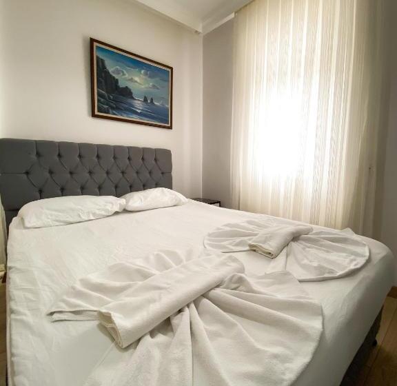 اتاق خانوادگی, Nergiz Boutique