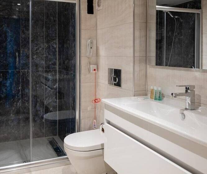 스탠다드 룸, The Pera Hill