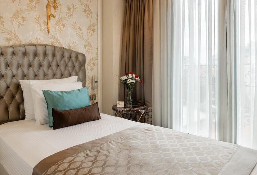 이코노미 싱글 룸, The Pera Hill