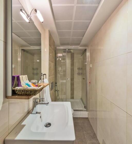 패밀리 연결 룸, The Pera Hill