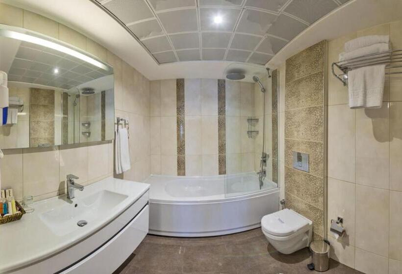 패밀리 연결 룸, The Pera Hill