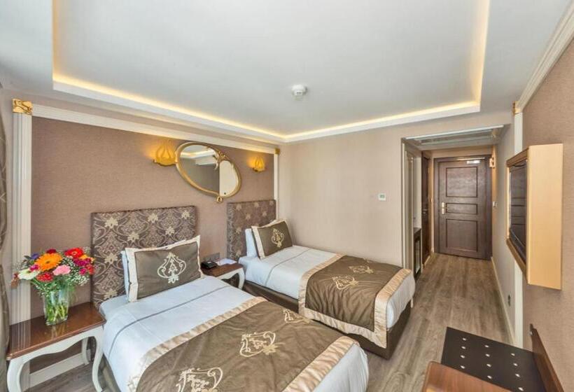 이코노미 룸, The Pera Hill