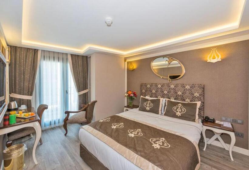 이코노미 룸, The Pera Hill