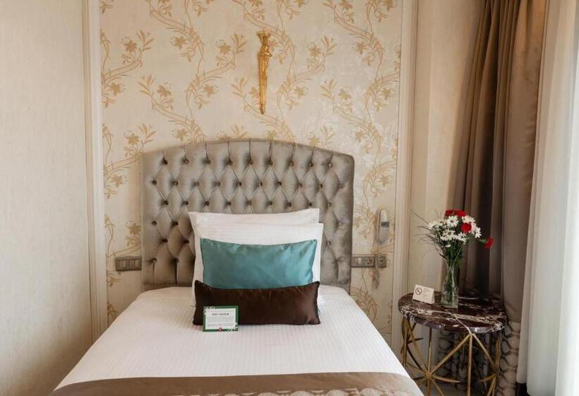 이코노미 싱글 룸, The Pera Hill