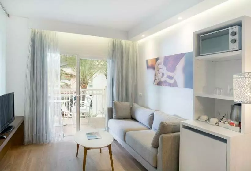 سوییت با چشم‌انداز استخر, Mar Hotels Playa Mar & Spa