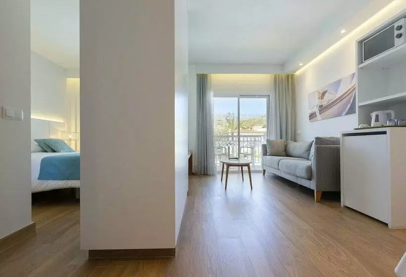 سوییت با چشم‌انداز استخر, Mar Hotels Playa Mar & Spa