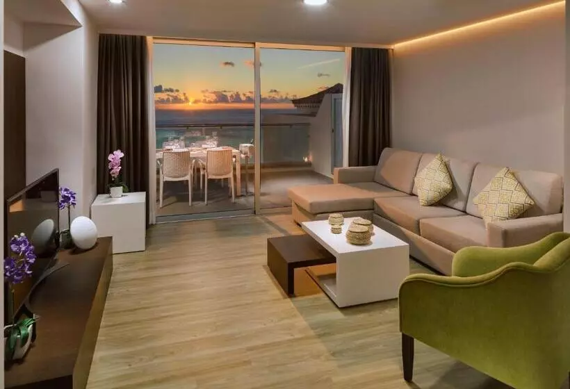 3 Bedroom Deluxe Apartment Sea View, Royal Sun Resort