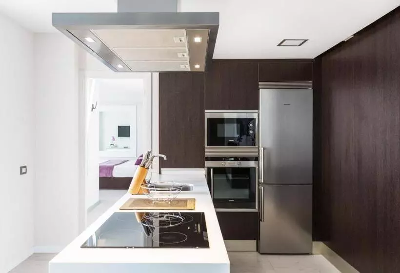 3 Bedroom Deluxe Apartment Sea View, Royal Sun Resort