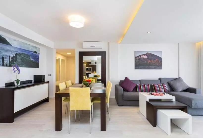3 Bedroom Deluxe Apartment Sea View, Royal Sun Resort