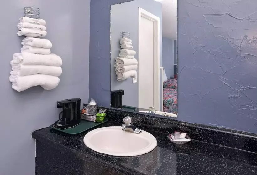 ２ダブルベッドのスタンダードルーム, Americas Best Value Inn & Suites Branson   Near The Strip