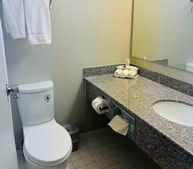 带大床的标准间, Baymont By Wyndham Keokuk