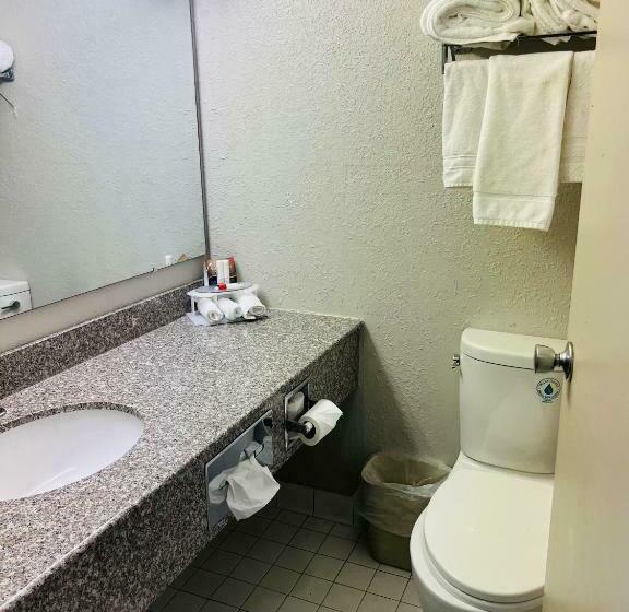 חדר סטנדרט עם מיטת קינג, Baymont By Wyndham Keokuk