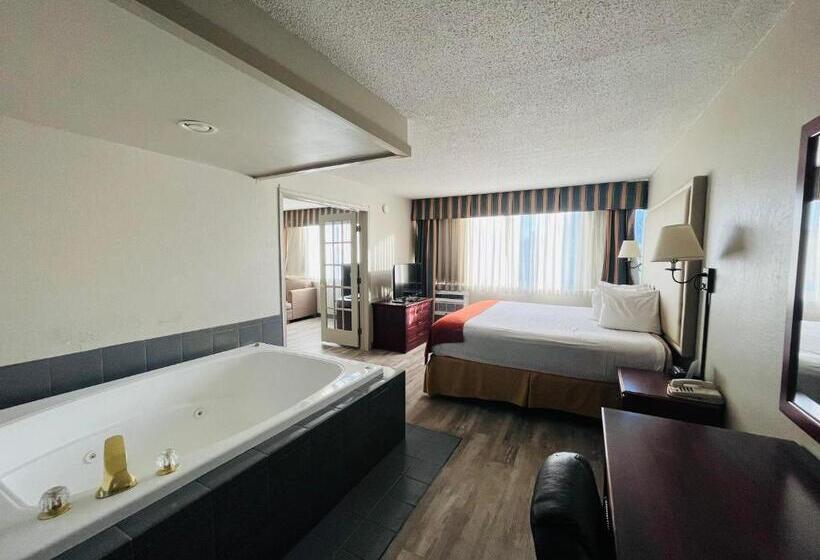 חדר דלוקס עם מיטת קינג, Baymont By Wyndham Keokuk