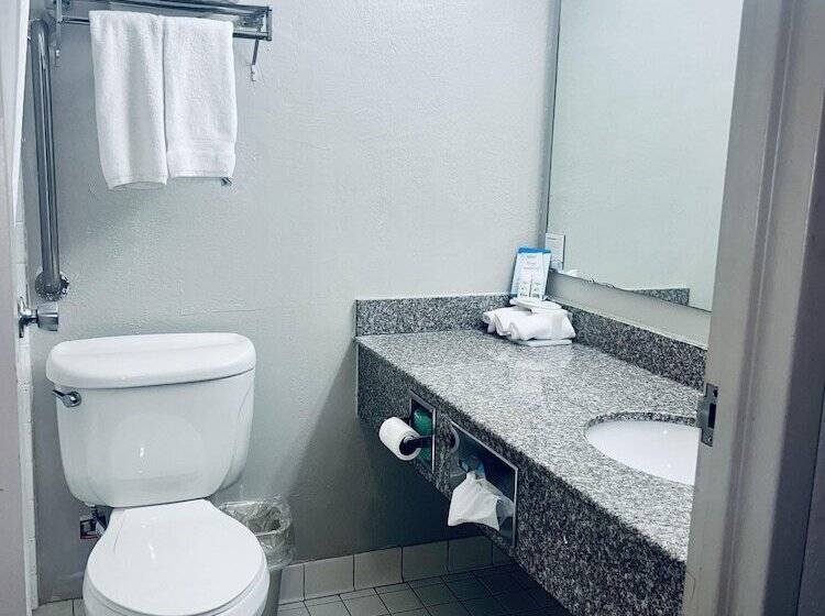 חדר סטנדרט שתי מיטות זוגיות, Baymont By Wyndham Keokuk