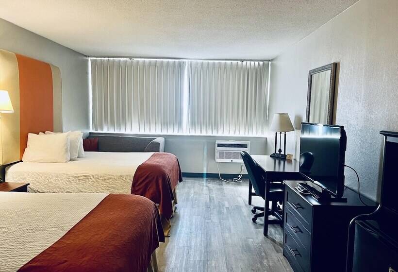 带2个双人床的标准工作室, Baymont By Wyndham Keokuk