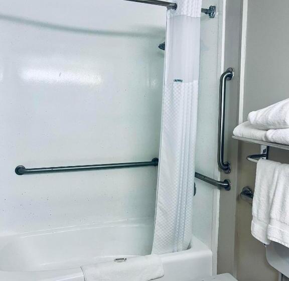 חדר סטנדרט, מיטת קינג, מותאם לאדם עם מוגבלויות, Baymont By Wyndham Keokuk