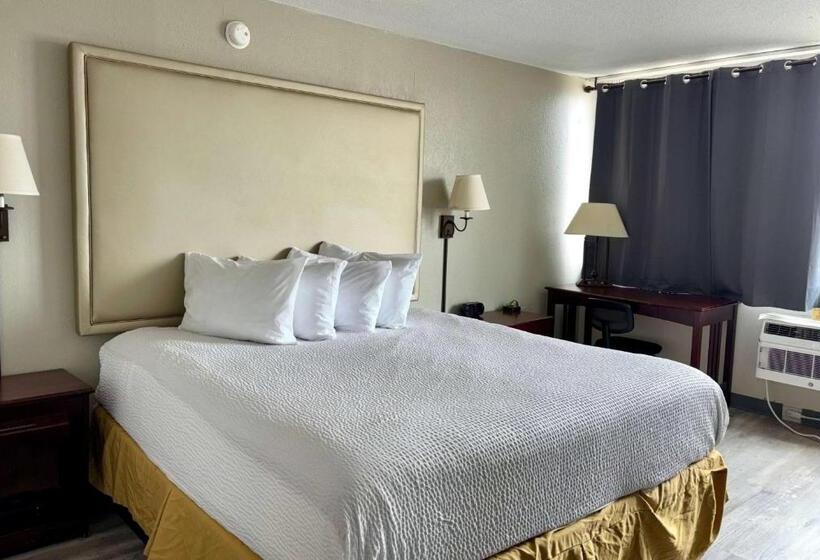 Quarto Estandar Cama King para Deficientes Físicos, Baymont By Wyndham Keokuk
