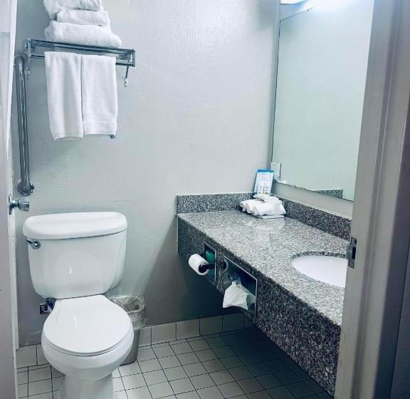 חדר סטנדרט שתי מיטות זוגיות, Baymont By Wyndham Keokuk