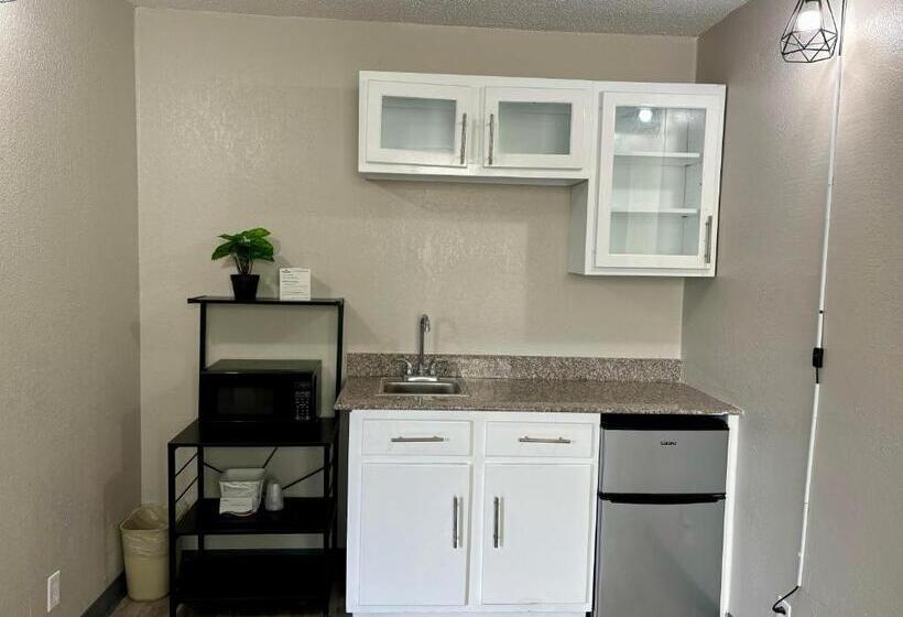 מיטת קינג בסוויטה, Baymont By Wyndham Keokuk