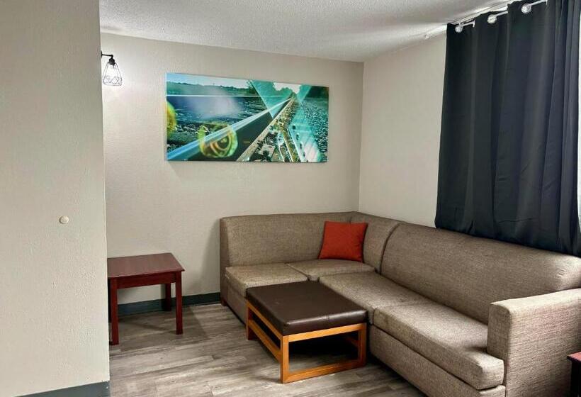 מיטת קינג בסוויטה, Baymont By Wyndham Keokuk