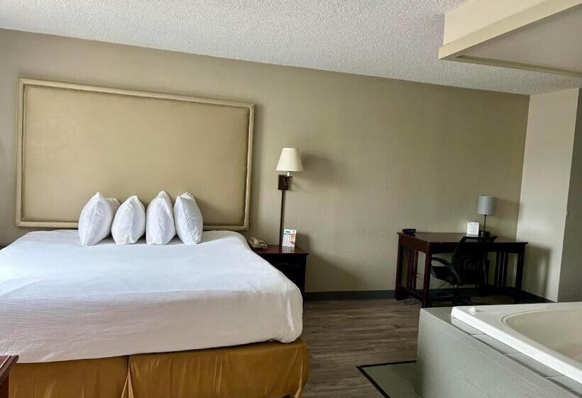 带大床的套房, Baymont By Wyndham Keokuk