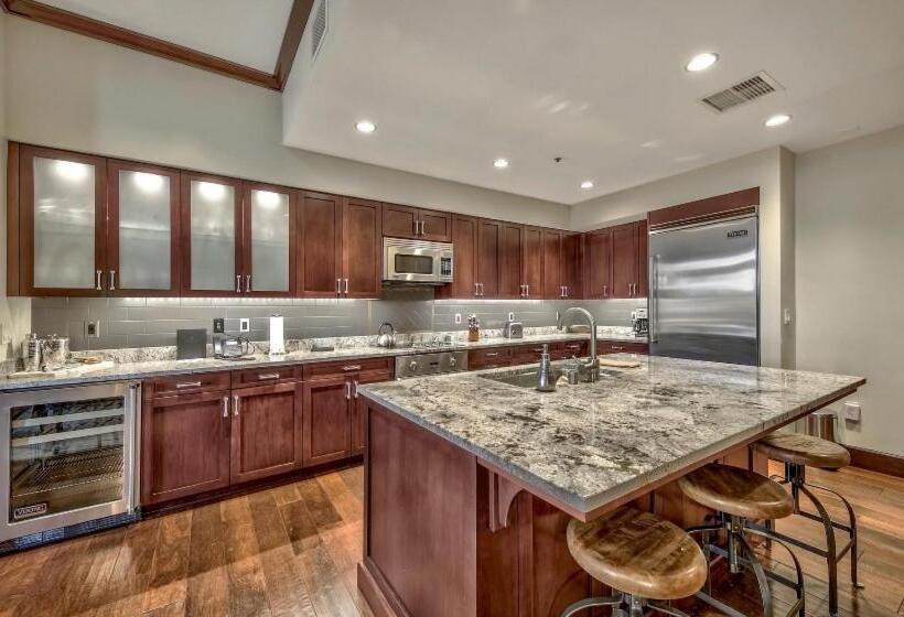 شقة غرفتين, Constellation Residences