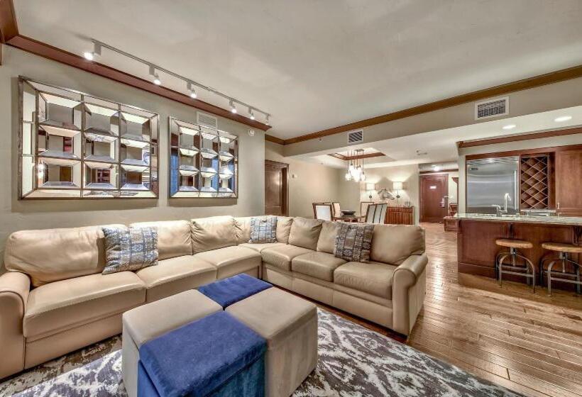 דירת שלושה חדרים, Constellation Residences