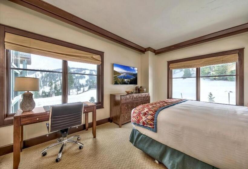 דירת שלושה חדרים, Constellation Residences