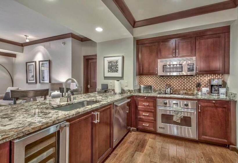 דירת חדר, Constellation Residences