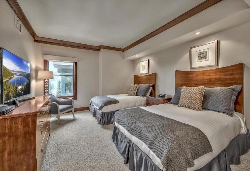 شقة غرفة واحدة, Constellation Residences