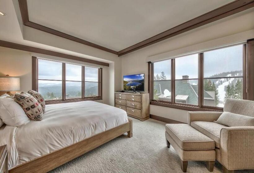 شقة غرفة واحدة, Constellation Residences