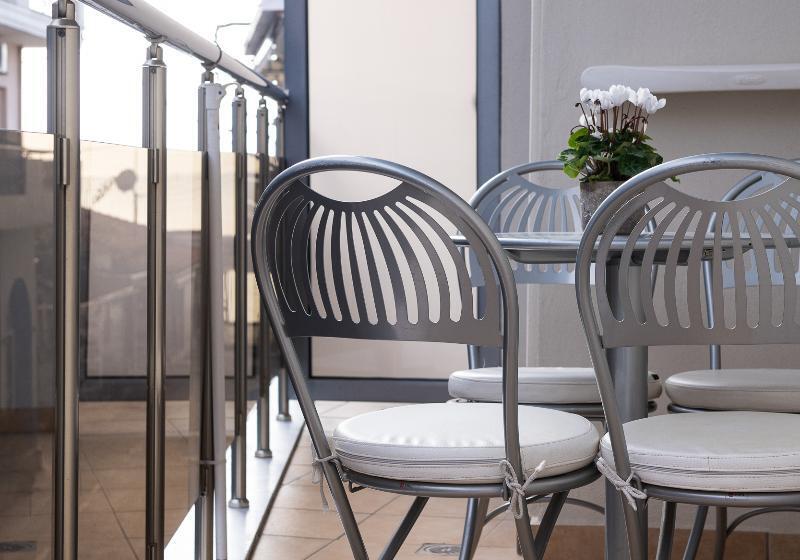 شقة غرفتين, Constellation Residences