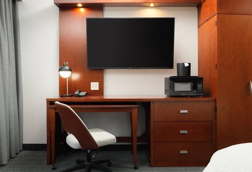 جناح, Courtyard By Marriott Boone