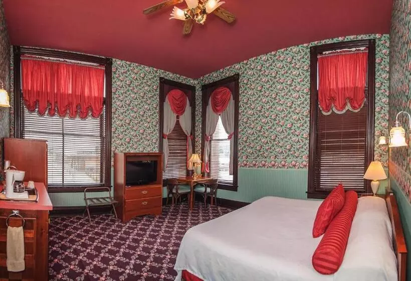 キングサイズベッドのスイートルーム, Historic Iron Horse Inn Deadwood