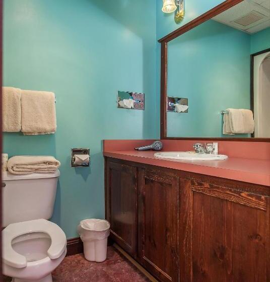 جناح سرير كينج, Historic Iron Horse Inn   Deadwood