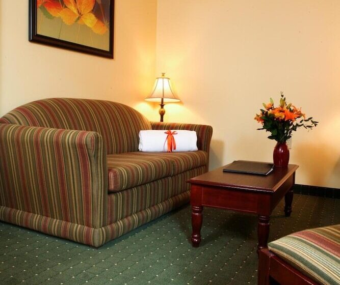 جناح, Main Street Inn