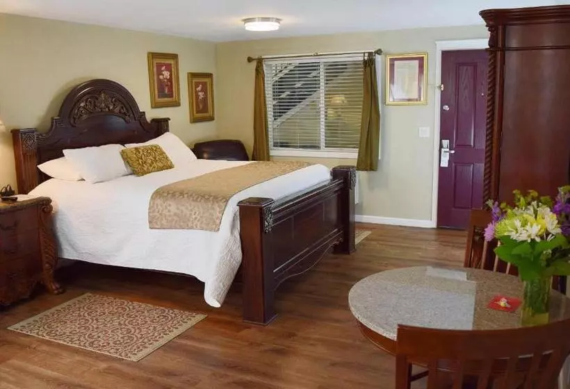 キングサイズベッドのスイートルーム, Silverton Inn & Suites