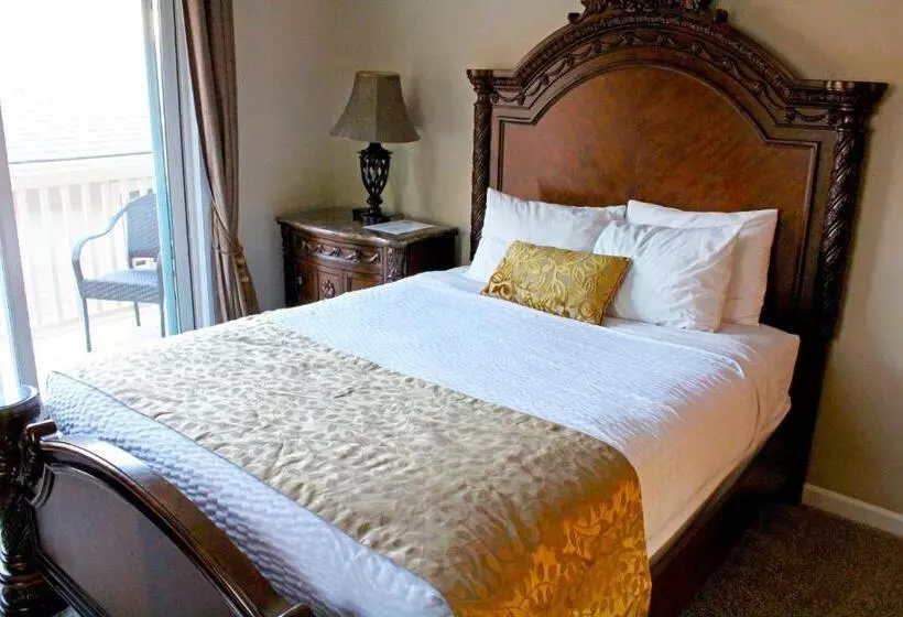 キングサイズベッドのデラックスルーム, Silverton Inn & Suites