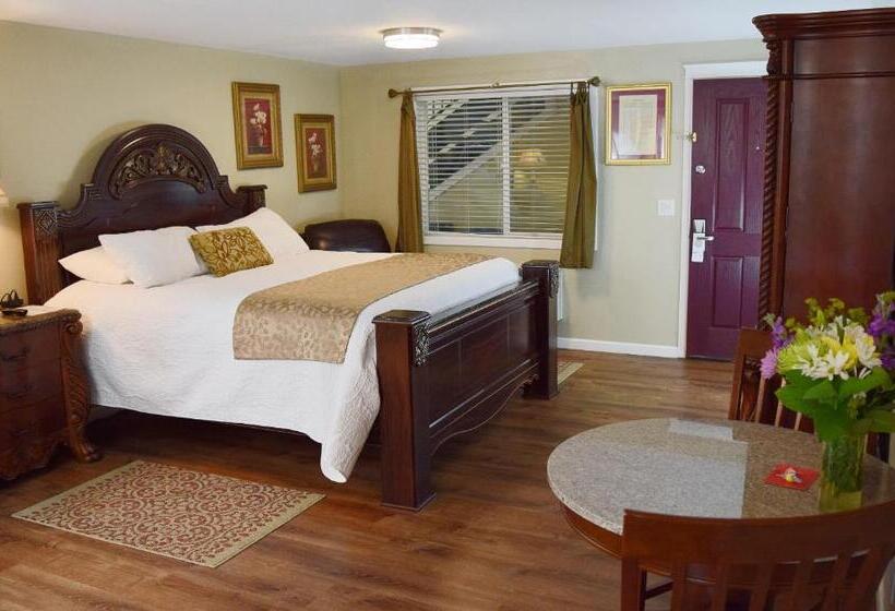 Студия Deluxe, Silverton Inn & Suites