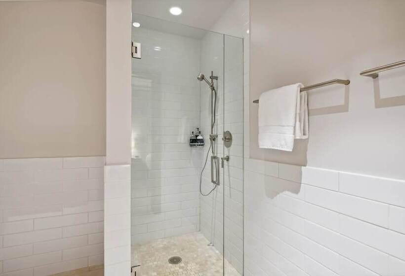 דירת חדר, Solaris Residences