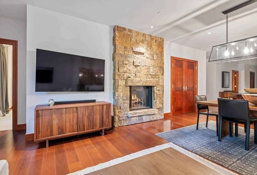 דירת חדר, Solaris Residences