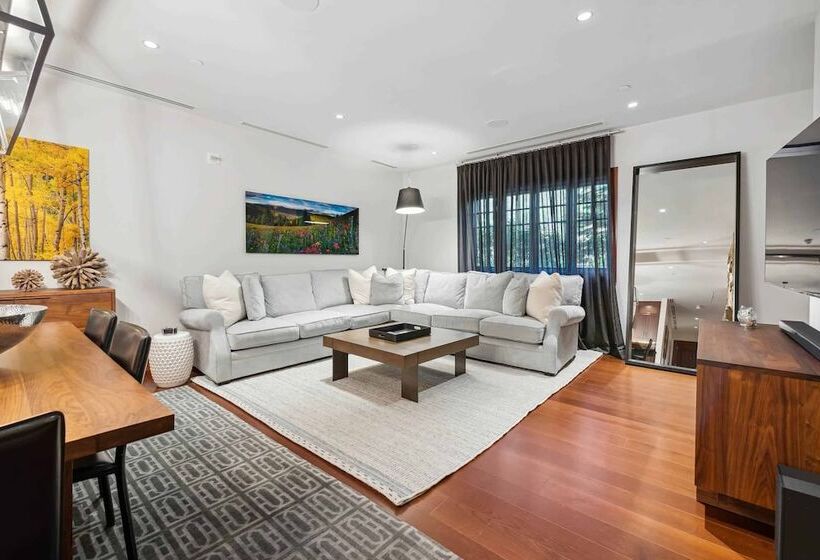 דירת חדר, Solaris Residences