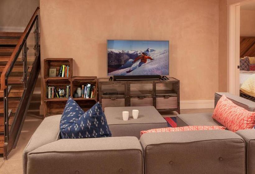 شقة غرفة واحدة, The Auberge Residences At Element 52