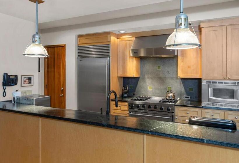 غرفة قياسية رباعية, The Auberge Residences At Element 52