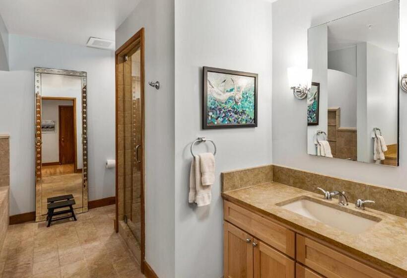 شقة غرفتين, The Auberge Residences At Element 52